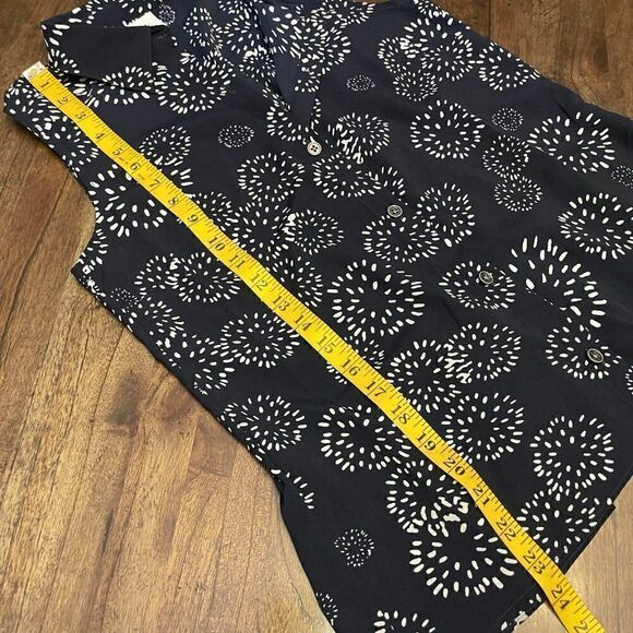 Cabi Sleeveless Button Down Top - Picture 6 of 7